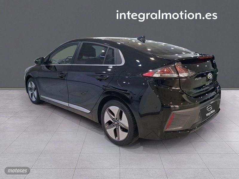 Usado Hyundai Ioniq 141 CV (103 kW) 2021 Negro Utilitario