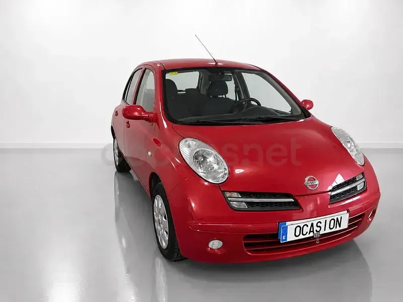 Usado Nissan Micra Visia+ 80 CV (58 kW) 2005 Granate Berlina