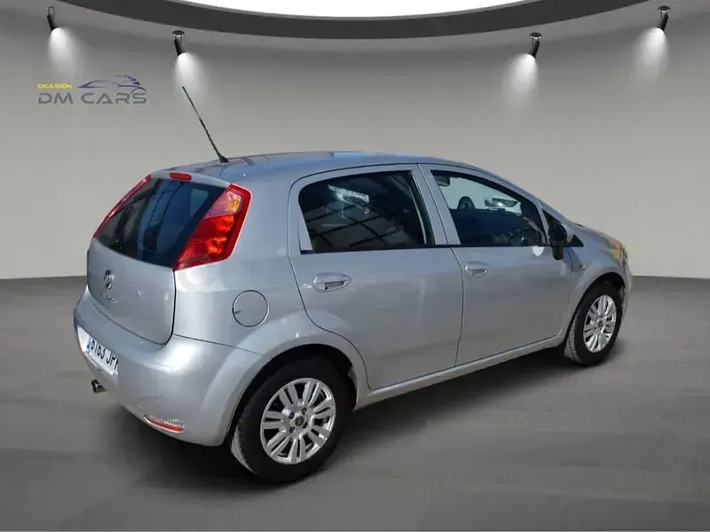 Usado Fiat Punto Pop 69 CV (50 kW) 2016 Gris / plata Utilitario