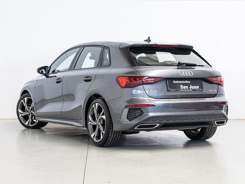 Usado Audi A3 Ambiente 150 CV (110 kW) 2022 Gris / plata Berlina