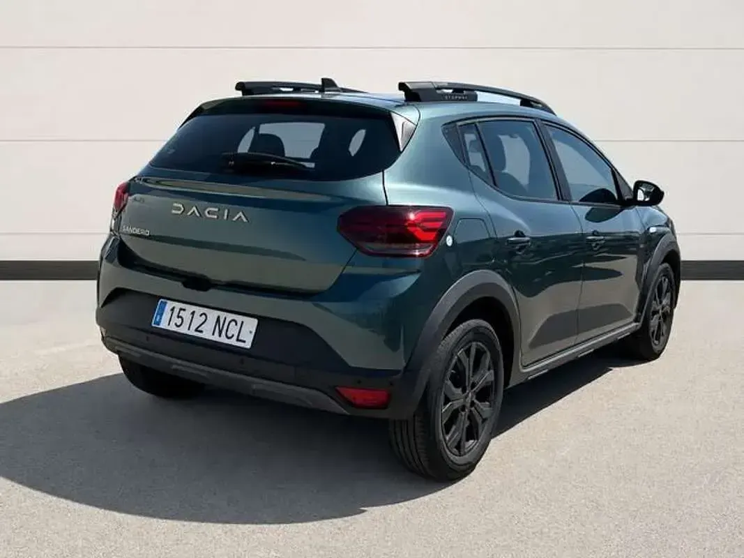 Usado Dacia Sandero Extreme 101 CV (74 kW) 2025 Verde Utilitario