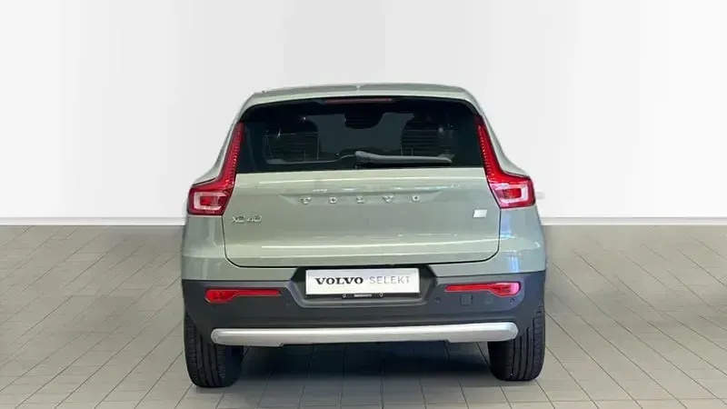 Usado Volvo XC40 Core 211 CV (155 kW) 2023 Verde SUV