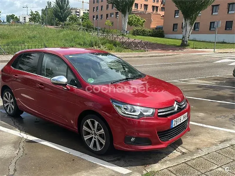 Usado Citroën C4 Feel 120 CV (88 kW) 2015 Rojo Berlina