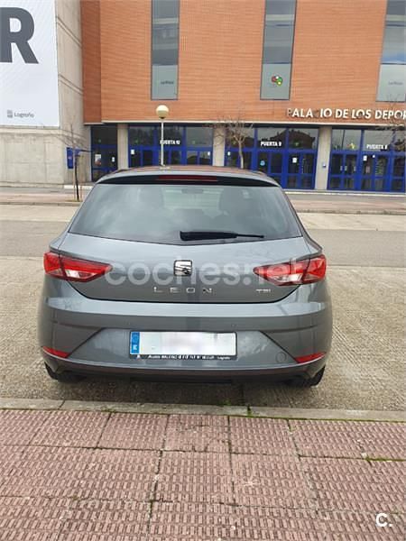 Begagnad Seat Leon Style 125 HK (91 kW) 2017 Grå Sedan