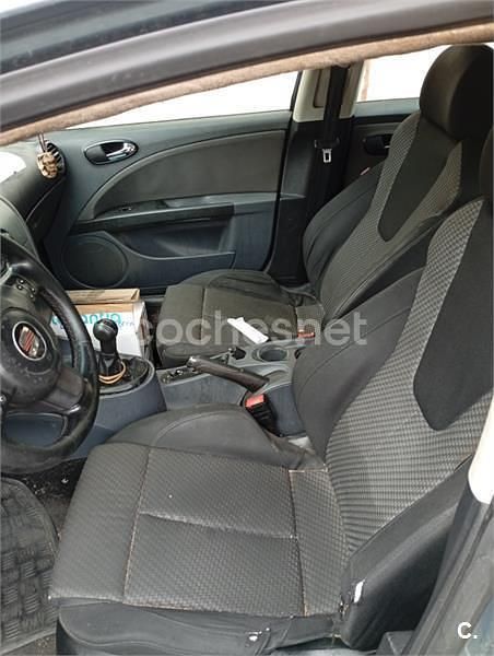 Usado Seat Leon Sport 105 CV (77 kW) 2007 Azul Berlina