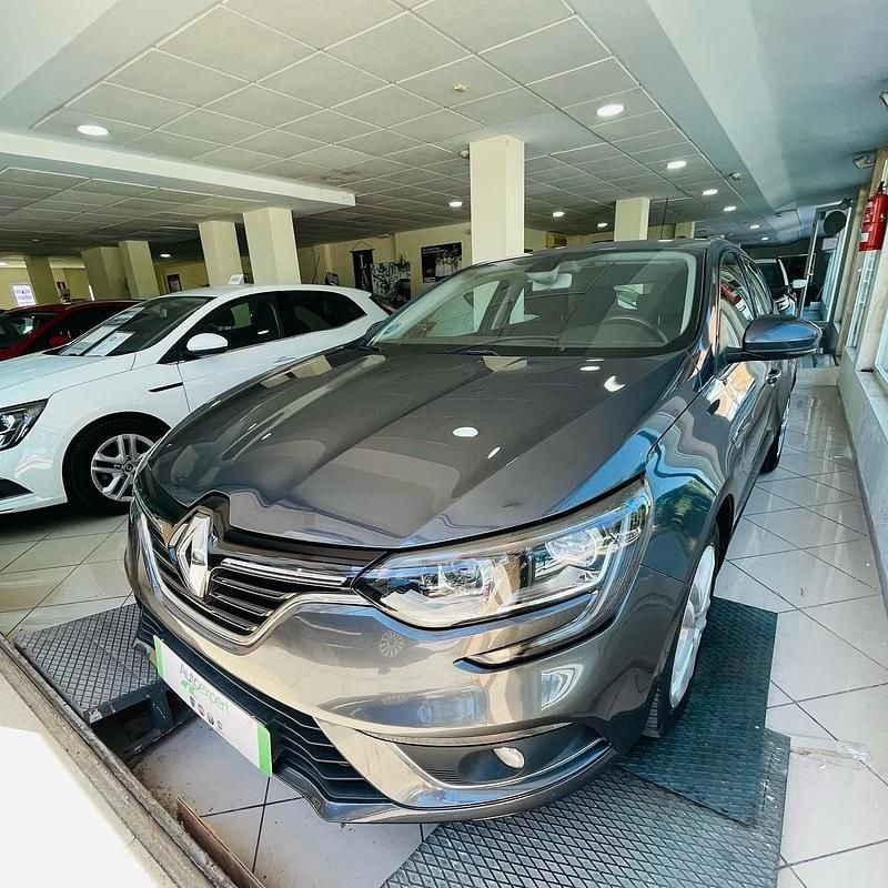 Usado Renault Mégane Cabriolet 90 CV (66 kW) 2018 Plata Descapotable