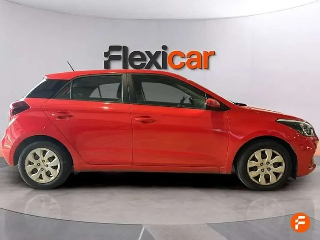 Usado Hyundai i20 100 CV (73 kW) 2019 Rojo Utilitario