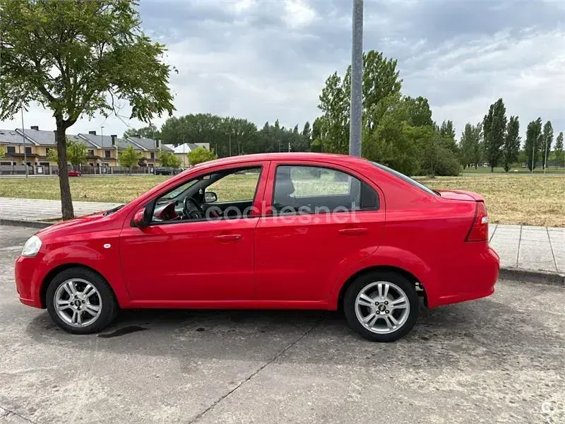 Usado Chevrolet Aveo LT 94 CV (69 kW) 2010 Rojo Berlina