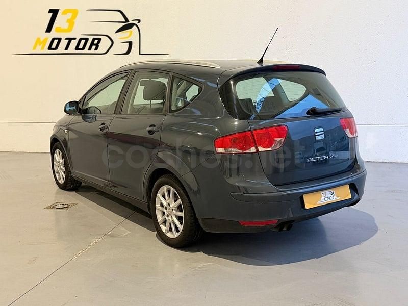 Usado Seat Altea XL Style 125 CV (91 kW) 2009 Gris / plata Monovolumen