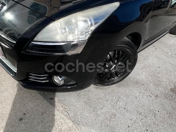 Usado Peugeot 5008 Active 112 CV (82 kW) 2011 Negro Monovolumen