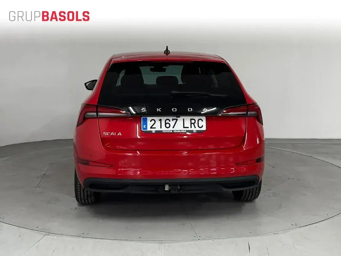 Usado Skoda Scala Ambition 110 CV (80 kW) 2021 Rojo Utilitario