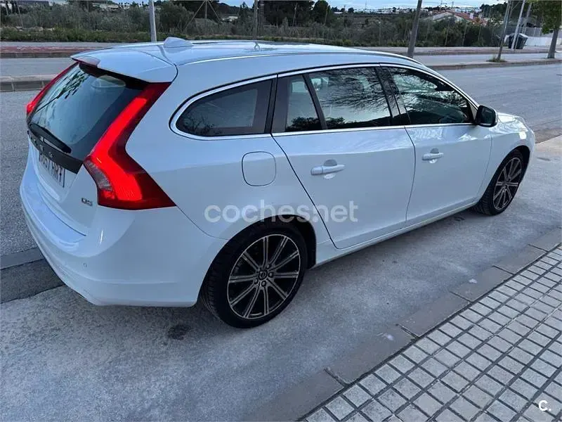 Usado Volvo V60 Summum 215 CV (158 kW) 2013 Blanco Familiar