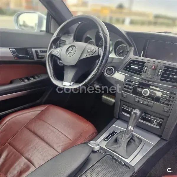 Usado Mercedes E350 Elegance 292 CV (214 kW) 2009 Gris / plata Coupe
