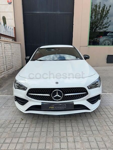 Usado Mercedes CLA200 Shooting Brake 150 CV (110 kW) 2023 Blanco Familiar