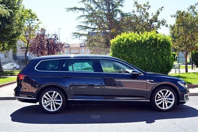 Usado VW Passat GTE 218 CV (160 kW) 2016 Negro Familiar