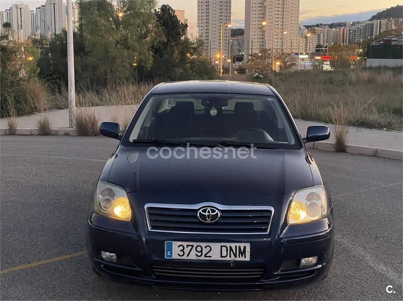 Usado Toyota Avensis Sol 129 CV (94 kW) 2006 Azul Berlina