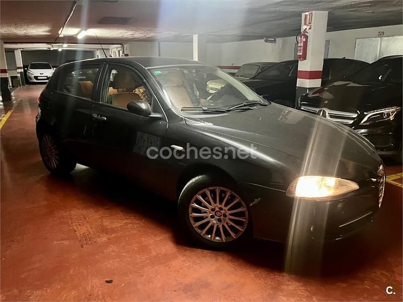 Usado Alfa Romeo 147 Distinctive 105 CV (77 kW) 2009 Negro Utilitario
