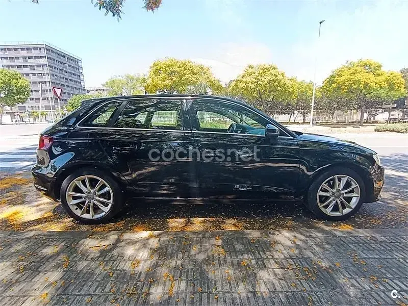 Usado Audi A3 Ambiente 150 CV (110 kW) 2015 Negro Berlina