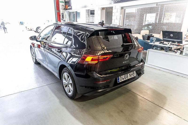 Usado VW Golf VII 115 CV (84 kW) 2021 Negro Utilitario