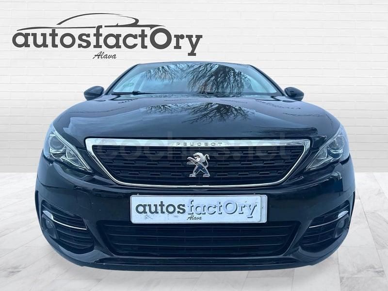 Usado Peugeot 308 SW Access 100 CV (73 kW) 2018 Negro Familiar