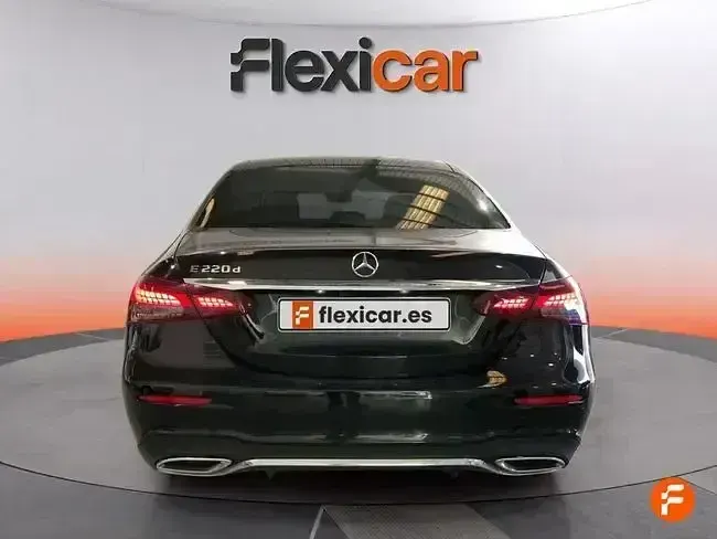 Usado Mercedes E220 194 CV (142 kW) 2021 Negro Berlina