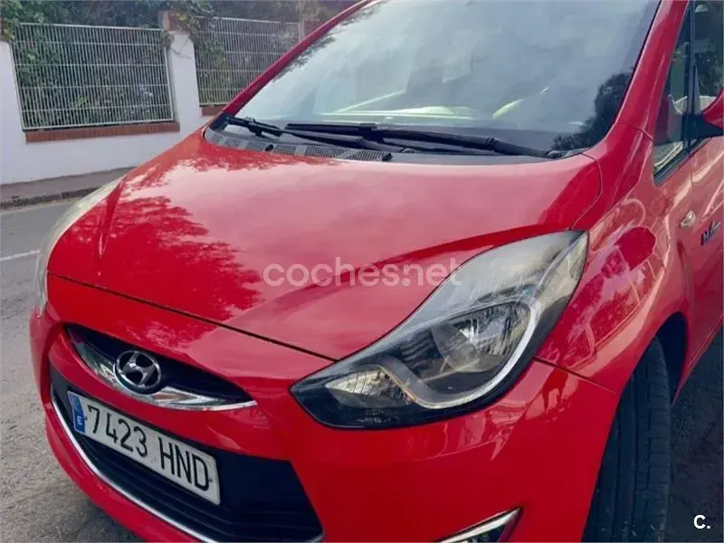Usado Hyundai ix20 Comfort 115 CV (84 kW) 2012 Rojo Utilitario