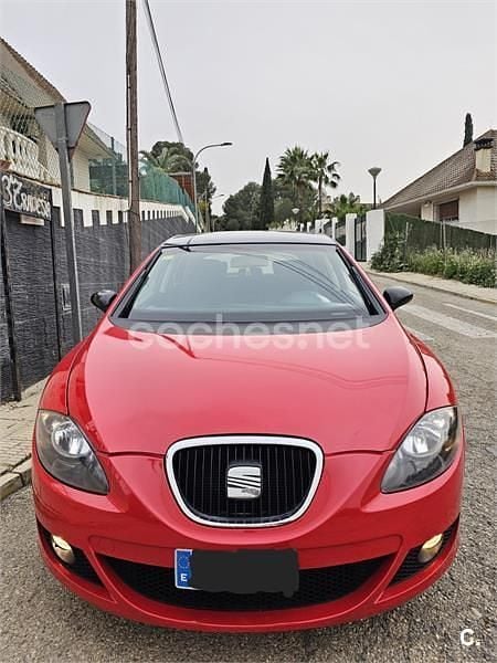 Usado Seat Leon Sport 105 CV (77 kW) 2006 Rojo Utilitario