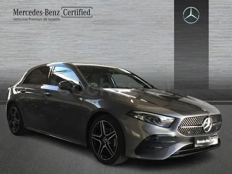 Usado Mercedes A180 116 CV (85 kW) 2025 Gris / plata Berlina