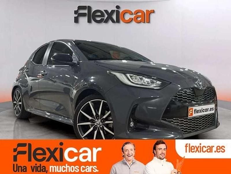 Gris Usado 2025 Toyota Yaris Hybrid Sport Utilitario | 23.990 € (Precio justo) - Imagen 1/4