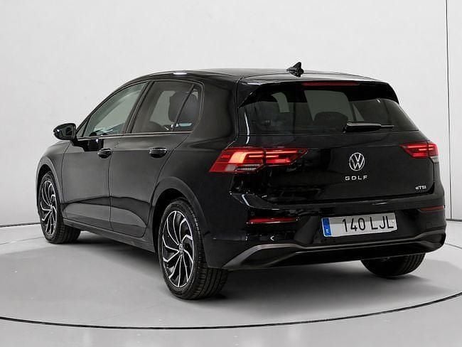 Usado VW Golf VIII Life 150 CV (110 kW) 2020 Negro Berlina