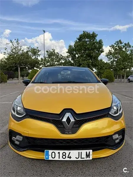 Usado Renault Clio IV 200 CV (147 kW) 2013 Amarillo Berlina