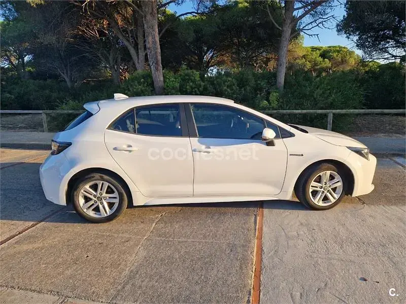Usado Toyota Corolla Active 122 CV (89 kW) 2021 Blanco Berlina
