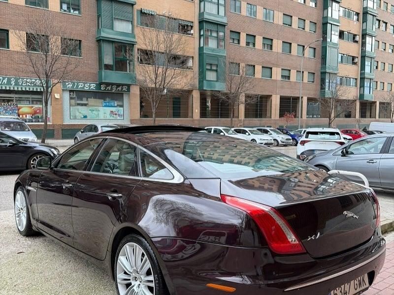 Usado Jaguar XJ Portfolio 275 CV (202 kW) 2011 Granate Berlina