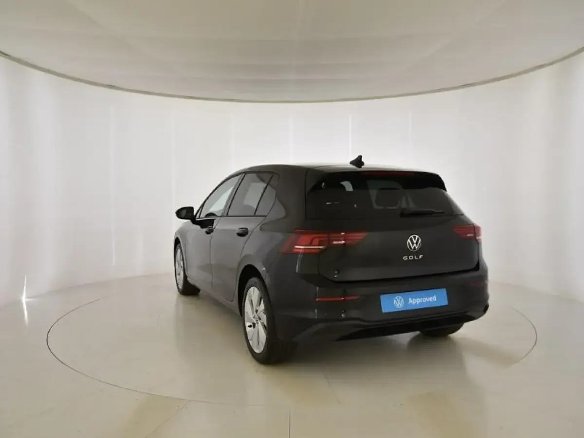 Usado VW Golf VIII 115 CV (84 kW) 2025 Negro