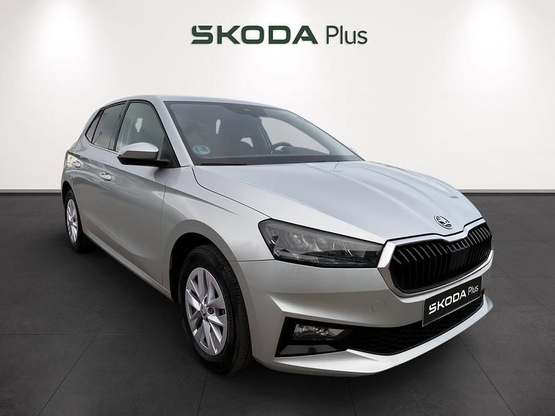 Usado Skoda Fabia Selection 95 CV (69 kW) 2024 Gris Utilitario