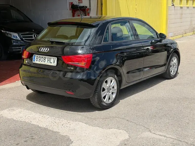 Usado Audi A1 Sportback Ambition 86 CV (63 kW) 2012 Negro Utilitario