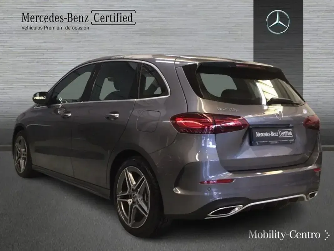 Usado Mercedes B250 163 CV (119 kW) 2025 Gris montaña Monovolumen