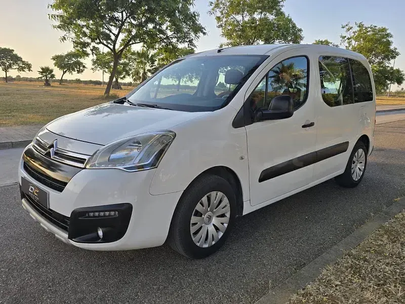 Usado Citroën Berlingo Feel 100 CV (73 kW) 2016 Blanco Monovolumen