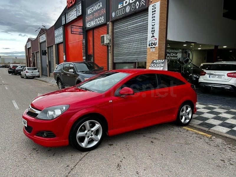 Usado Opel Astra GTC Sport 125 CV (91 kW) 2011 Rojo Berlina