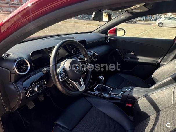 Usado Mercedes A180 136 CV (100 kW) 2023 Rojo Berlina