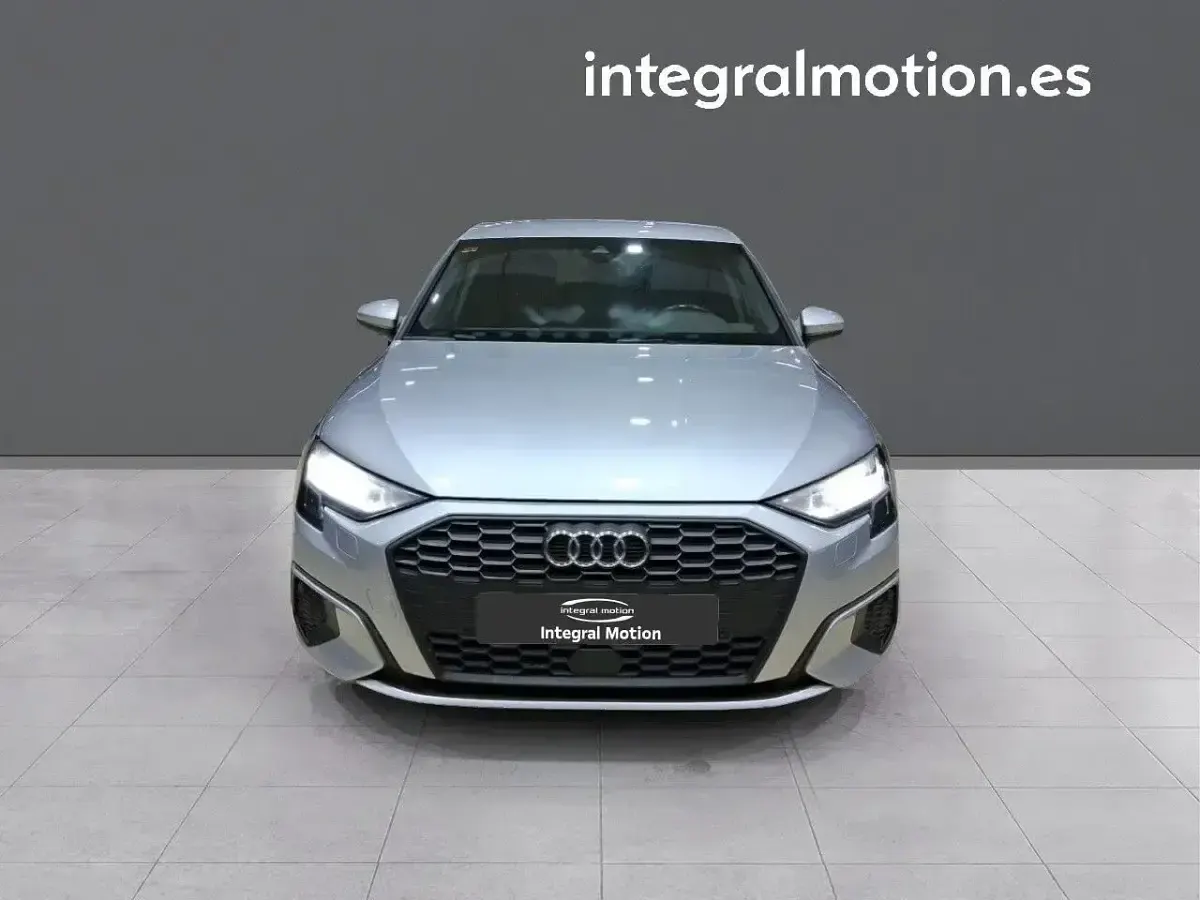 Usado Audi A3 Sportback Business 108 CV (79 kW) 2021 Gris Utilitario