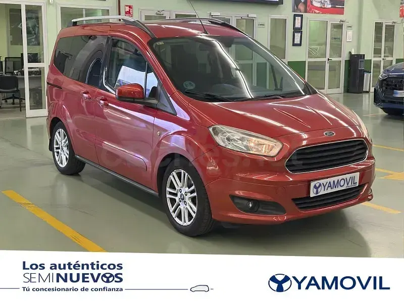 Usado Ford Tourneo Courier Titanium 100 CV (73 kW) 2016 Naranja Monovolumen