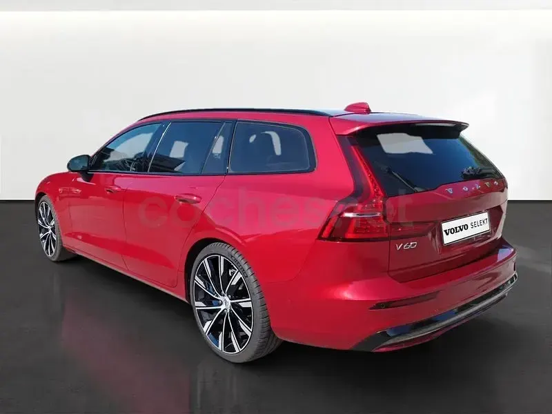 Usado Volvo V60 Ultra 197 CV (144 kW) 2024 Rojo Familiar