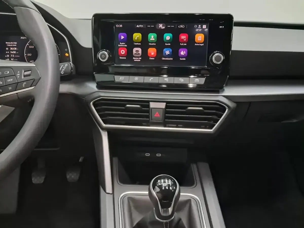 Usado Seat Leon Style 110 CV (80 kW) 2024 Gris
