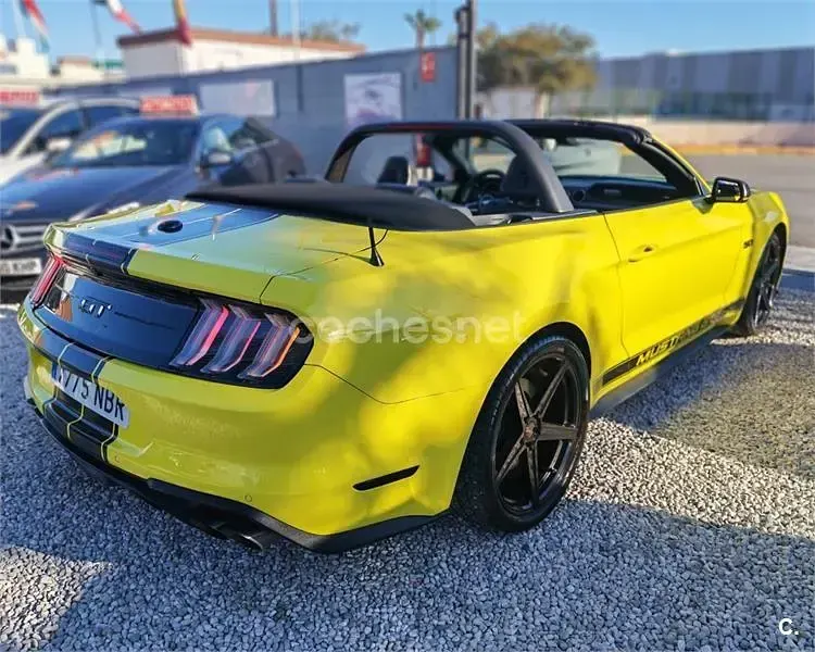 Usado Ford Mustang GT 450 CV (330 kW) 2022 Amarillo Descapotable