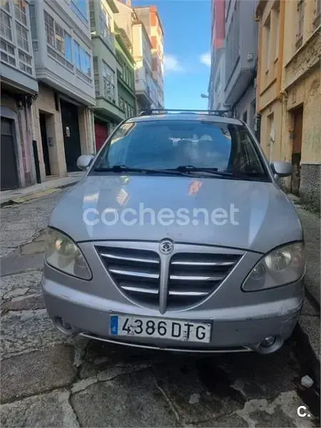 Usado SsangYong Rodius Limited 165 CV (121 kW) 2005 Gris / plata Monovolumen