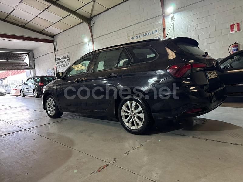 Usado Fiat Tipo Lounge 120 CV (88 kW) 2018 Negro Familiar