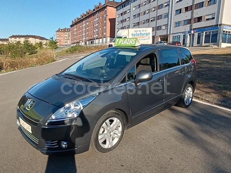 Usado Peugeot 5008 Sport 110 CV (80 kW) 2010 Gris / plata Monovolumen
