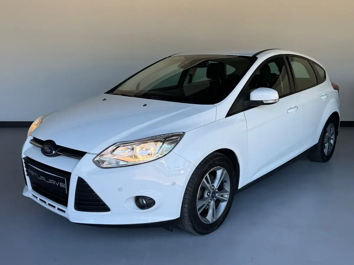 Usado Ford Focus S 125 CV (91 kW) 2013 Blanco Berlina