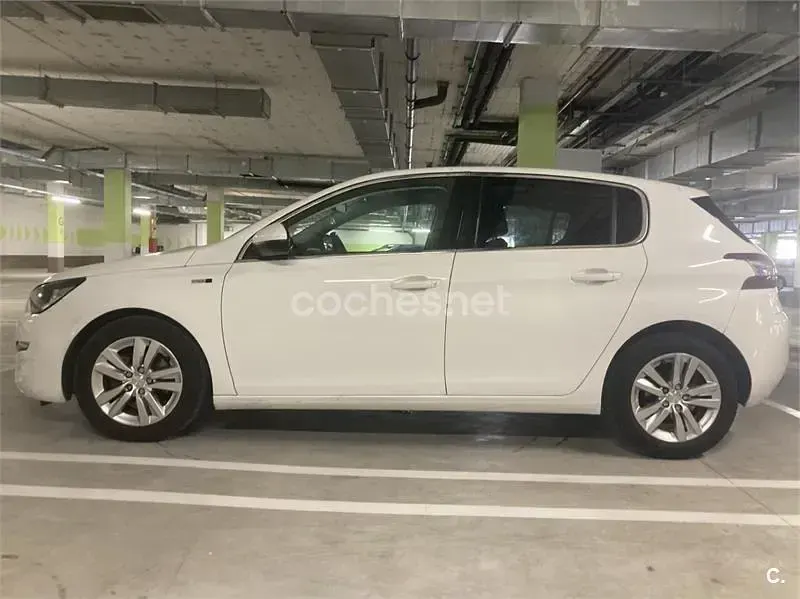 Usado Peugeot 308 Style 120 CV (88 kW) 2015 Blanco Berlina